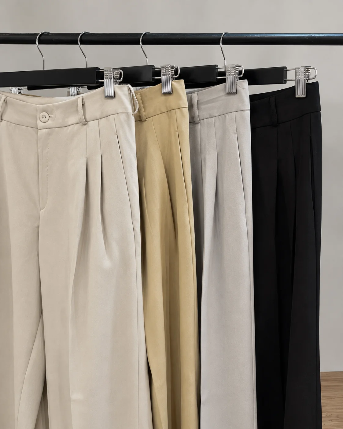 Pantalones de vestir en exhibición